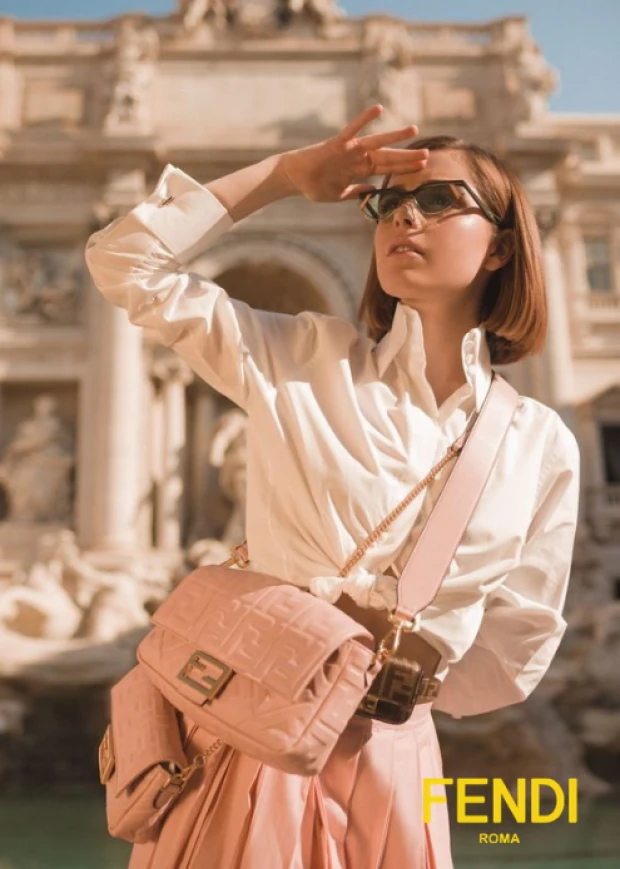 FENDI_BAGUETTE-FRIENDS-FOREVER-CAMPAIGN-2019_Kiernan-Shipka