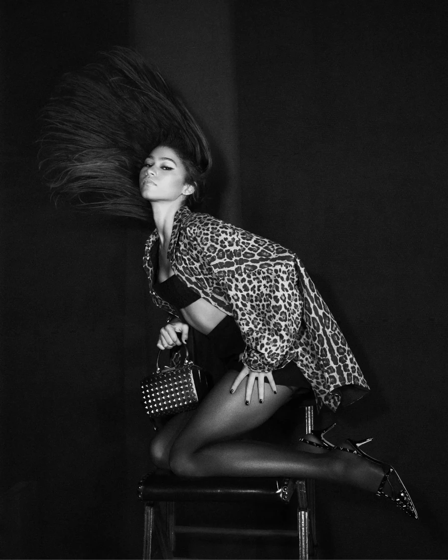 VALENTINO_FW21_22-ROMAN-PALAZZO-CAMPAIGN_Zendaya