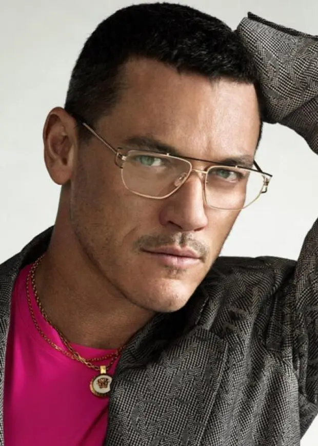 VERSACE_EYEWEAR-CAMPAIGN-SS19_Luke-Evans