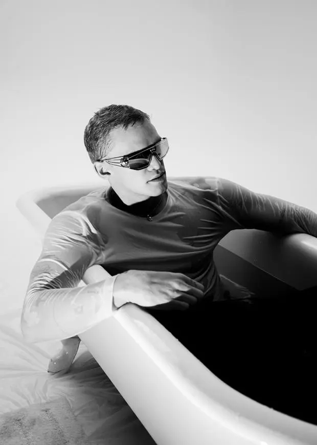 VERSACE_2021-EYEWEAR-CAMPAIGN_Cody-Simpson