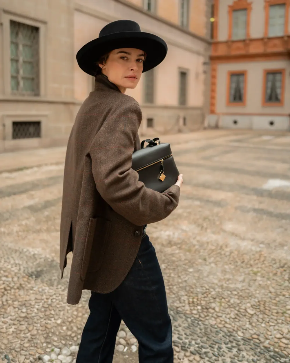 LORO-PIANA_SS25-PRESENTATION