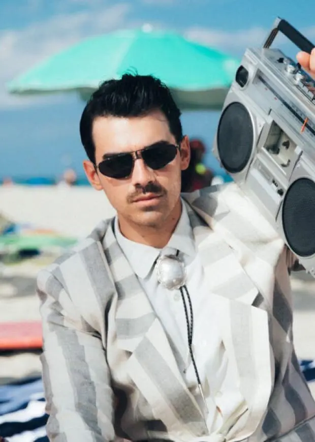 CARRERA – Joe Jonas